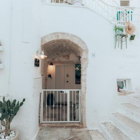 Bed and Breakfast Grotta Carlotta Остуні Екстер'єр фото