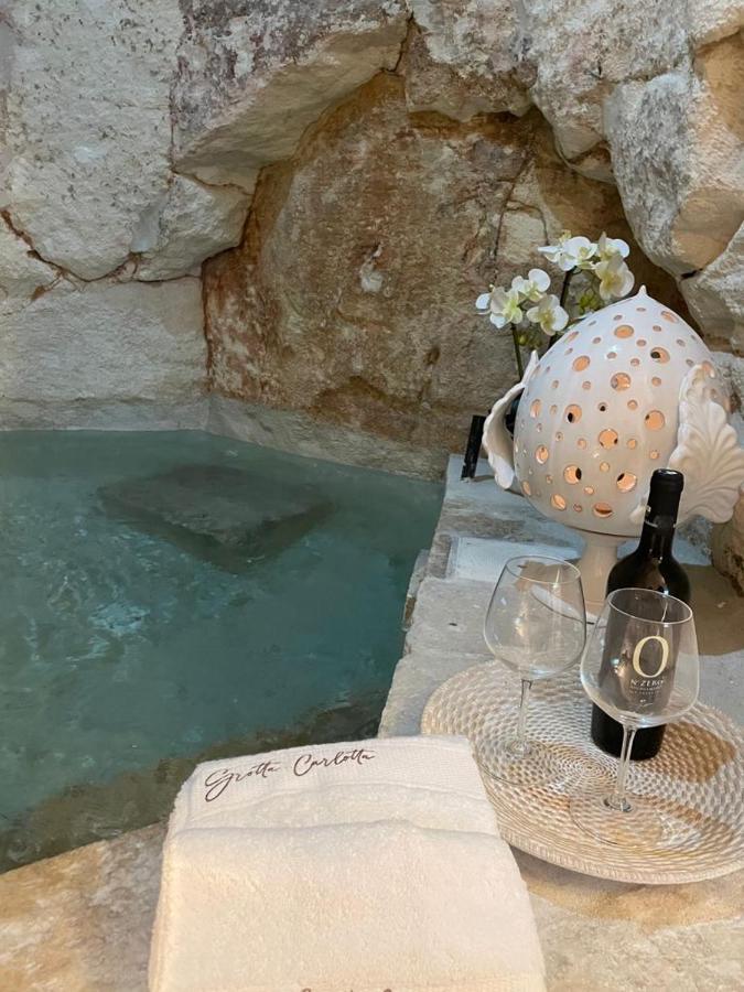 Bed and Breakfast Grotta Carlotta Остуні Екстер'єр фото