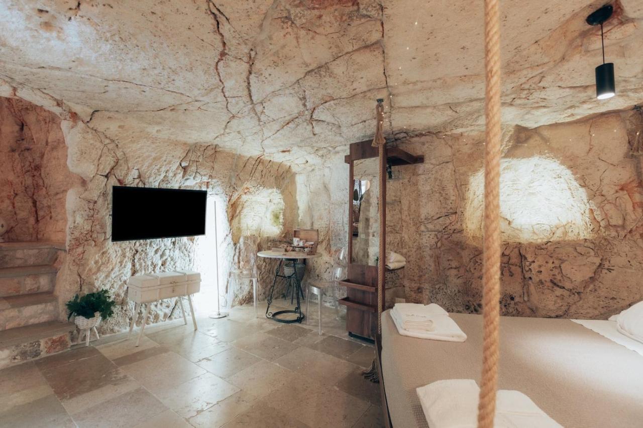 Bed and Breakfast Grotta Carlotta Остуні Екстер'єр фото
