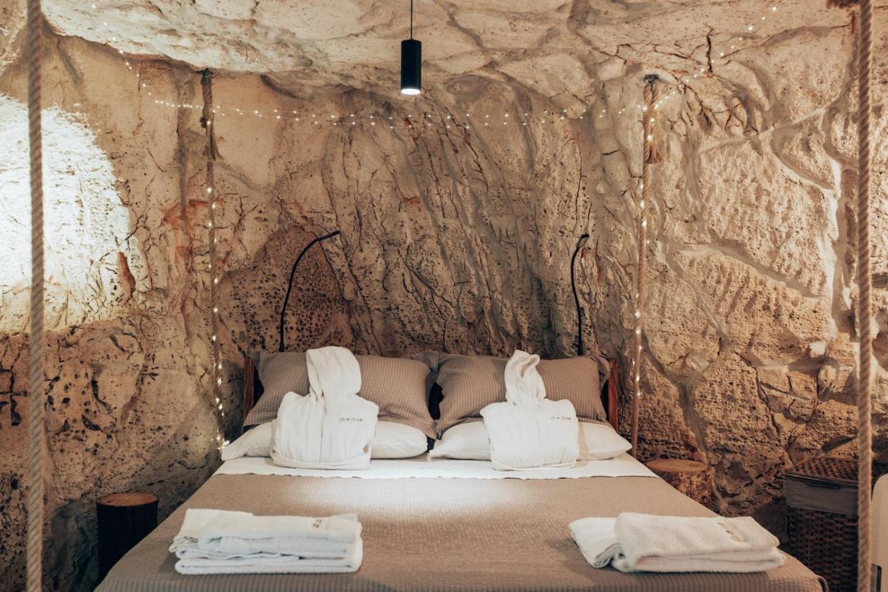 Bed and Breakfast Grotta Carlotta Остуні Екстер'єр фото