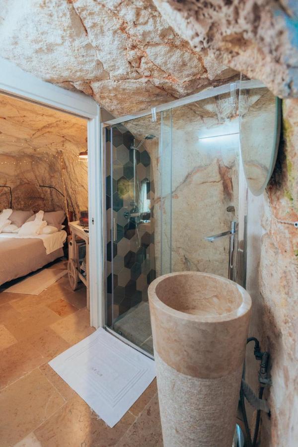 Bed and Breakfast Grotta Carlotta Остуні Екстер'єр фото