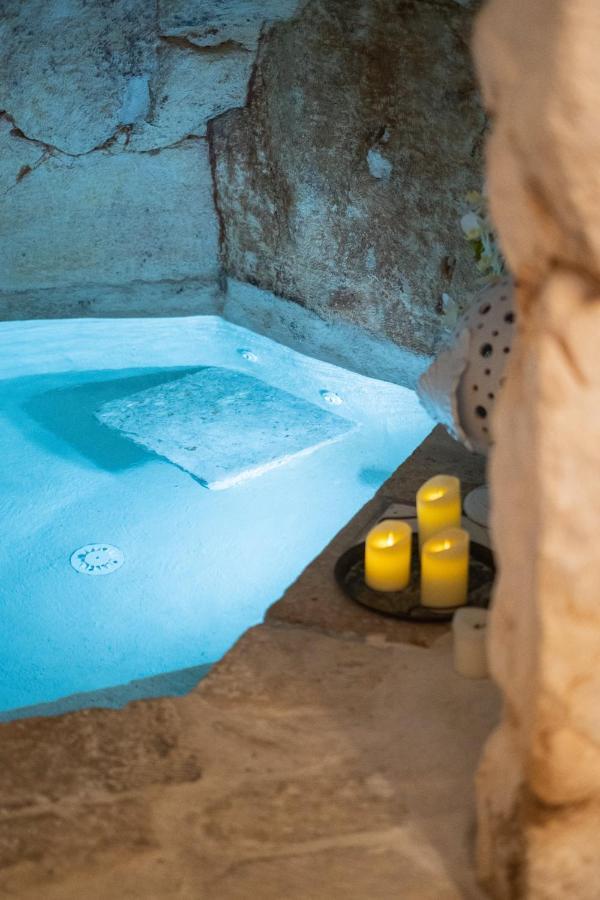Bed and Breakfast Grotta Carlotta Остуні Екстер'єр фото