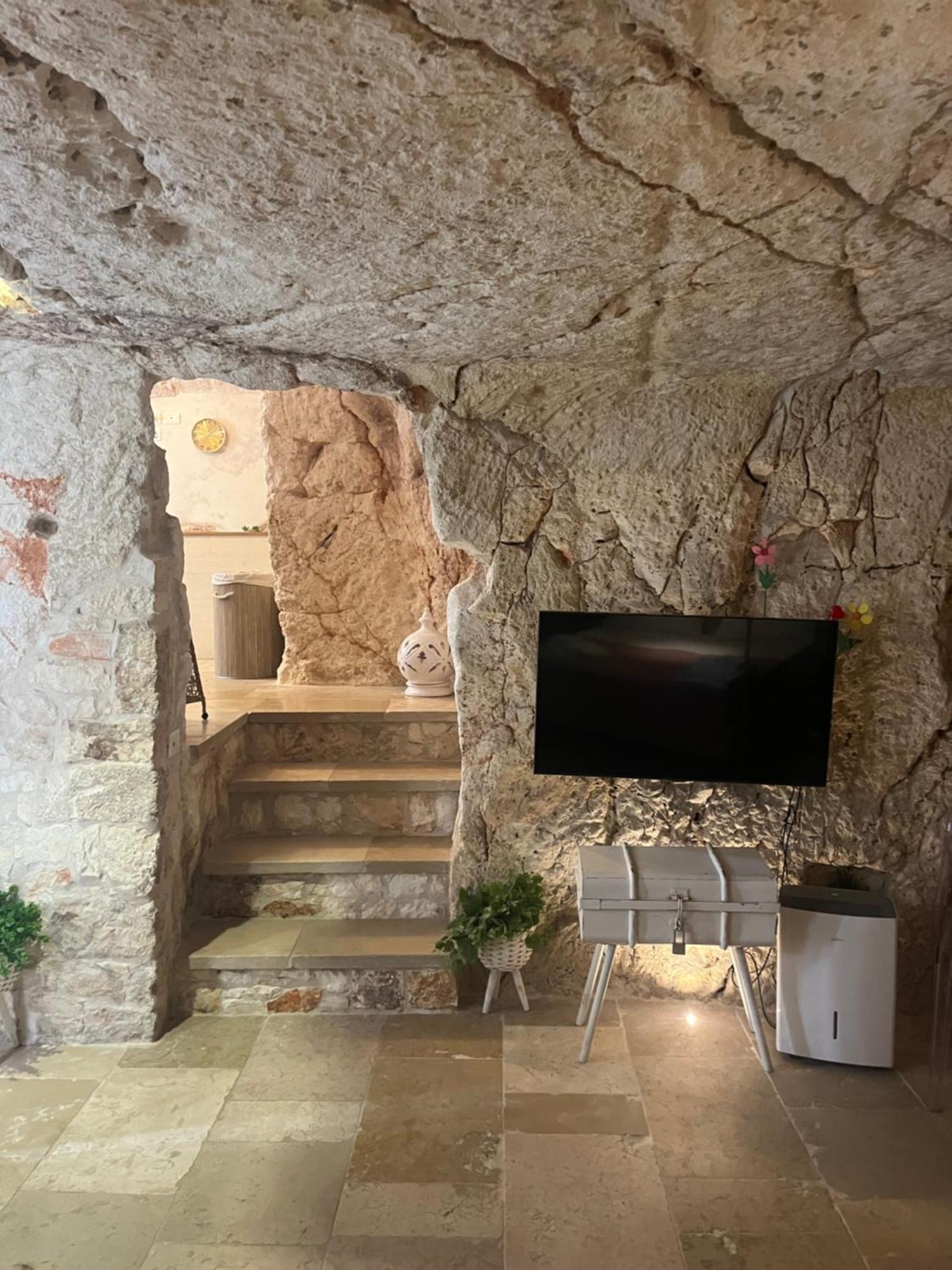 Bed and Breakfast Grotta Carlotta Остуні Екстер'єр фото
