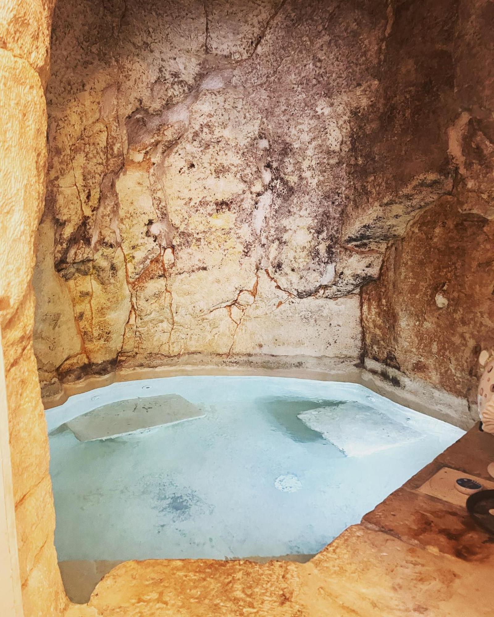 Bed and Breakfast Grotta Carlotta Остуні Екстер'єр фото